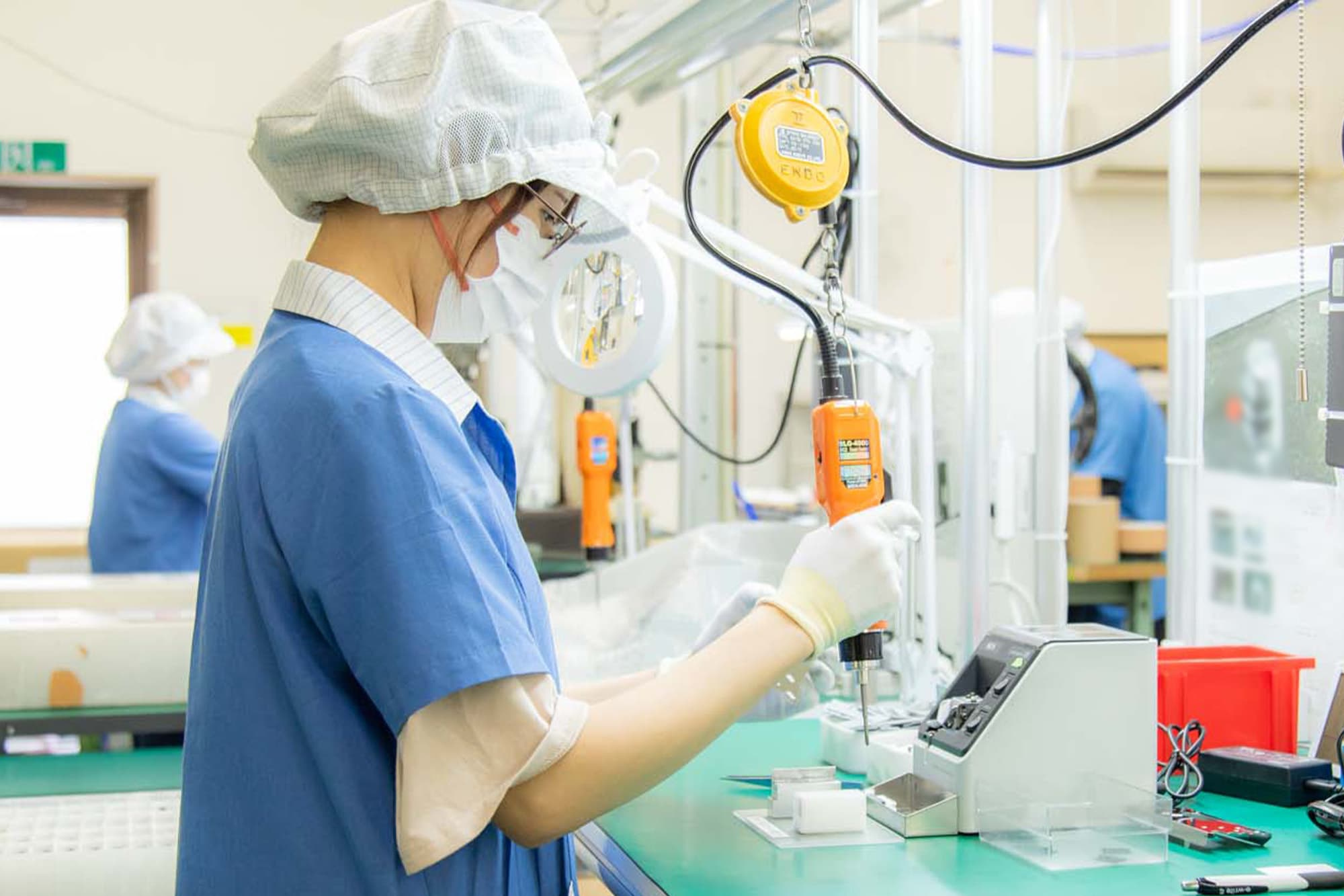 株式会社AKMは新潟県上越市で電子機器や産業機器の手作業組立・検査を行っています。少ロット・多工程に柔軟対応し、高品質を実現しています。